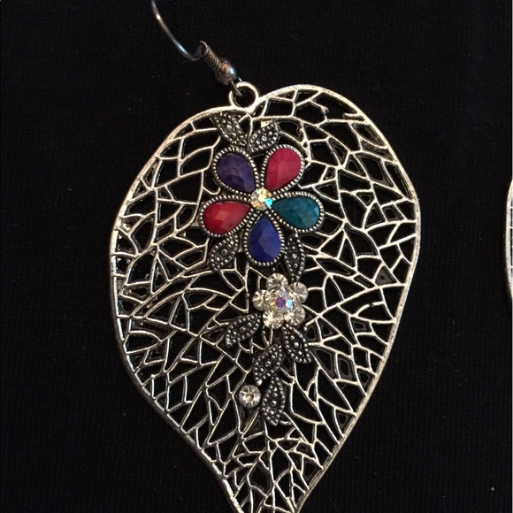 Two pairs of studded hanging earrings - Picture 2 of 3