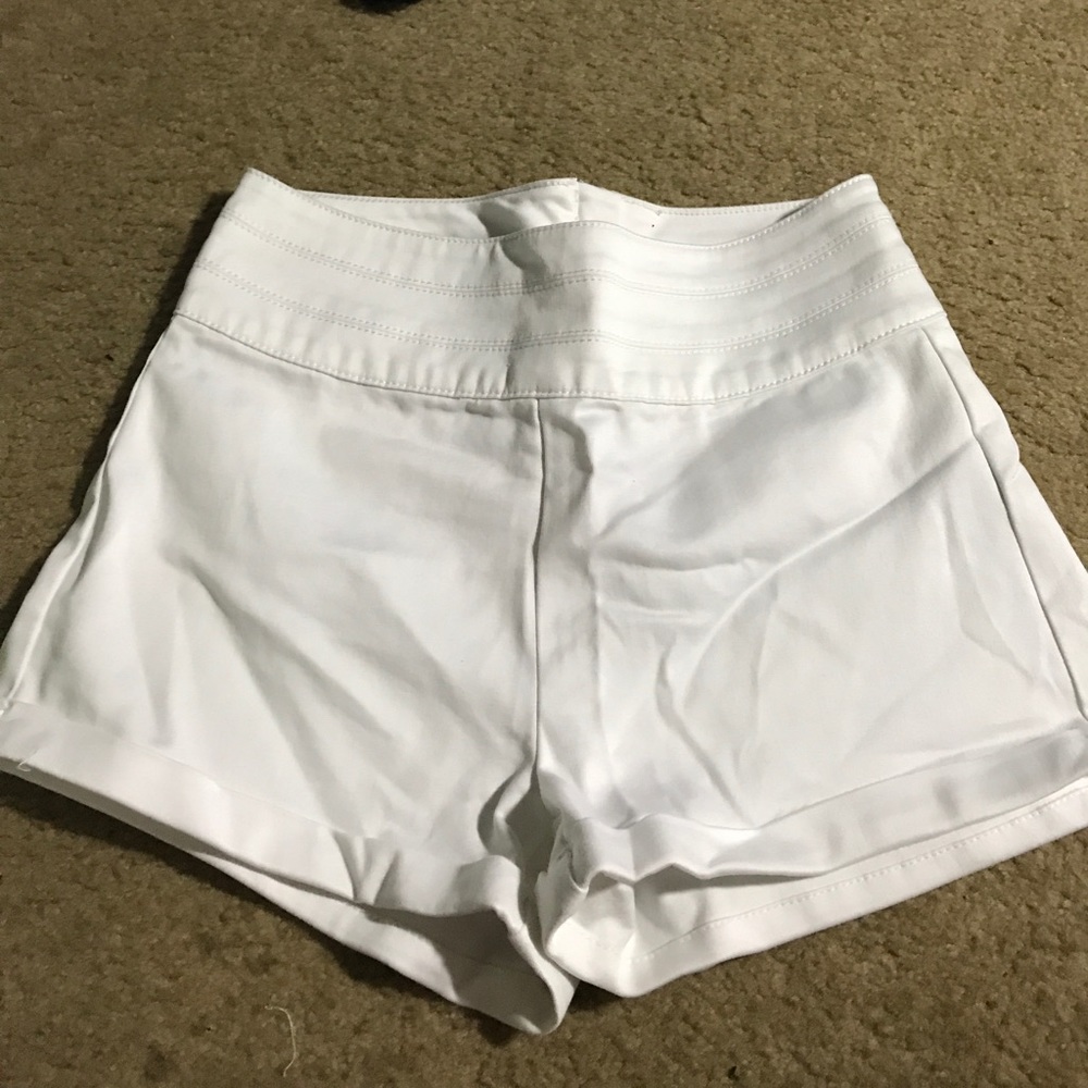 BEBE stacked waist short