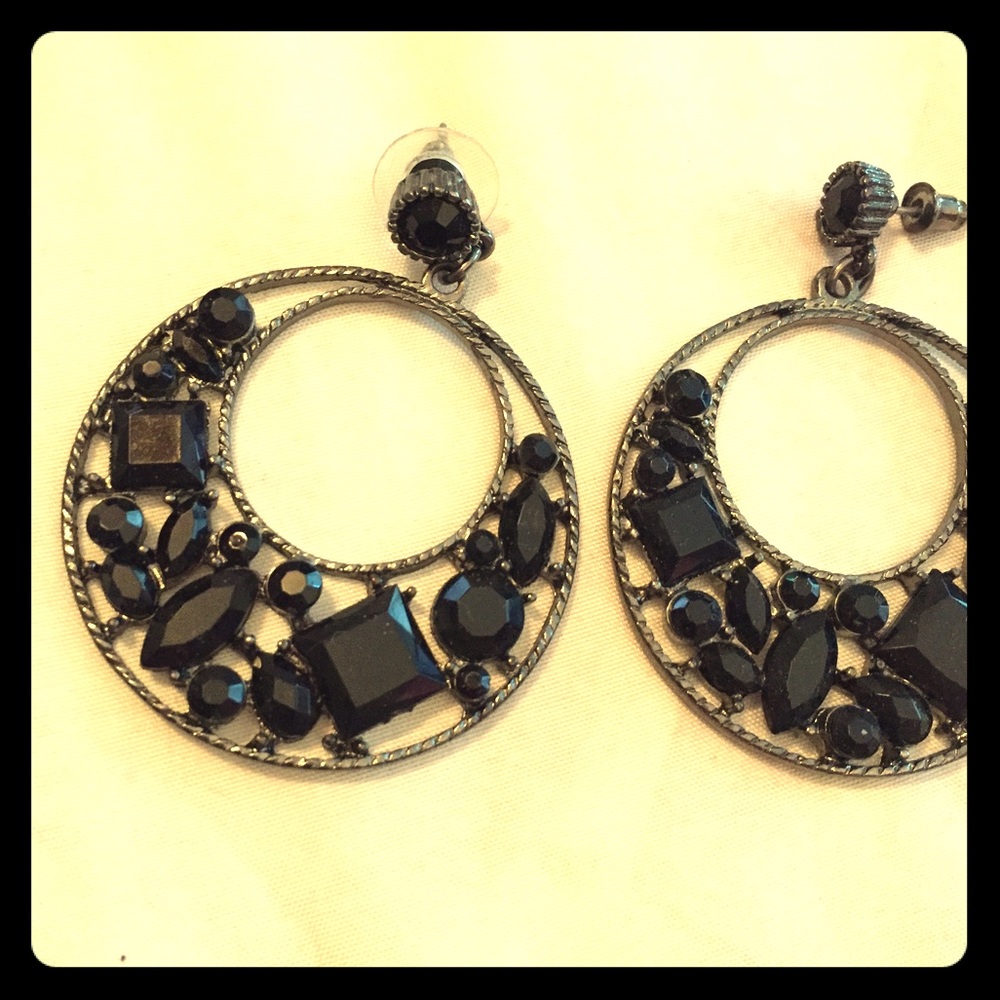Black hanging post earrings