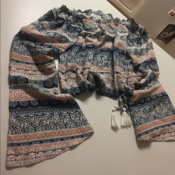 Abercrombie and Fitch off the shoulder - Picture 1 of 4