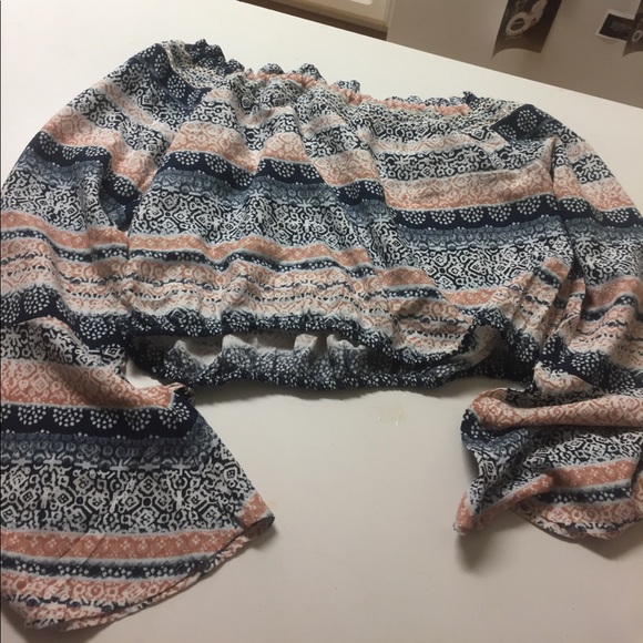 Abercrombie and Fitch off the shoulder - Picture 4 of 4