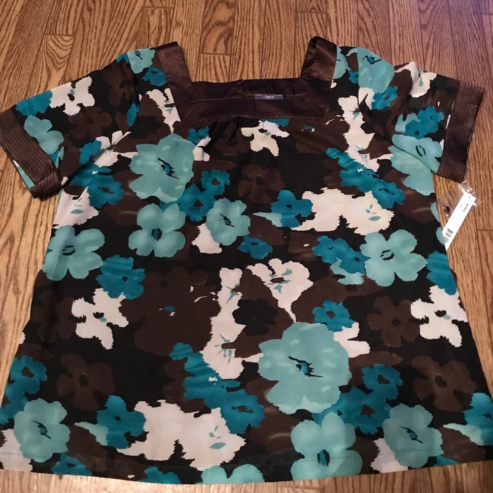 New never worn Brown floral short sleeve top