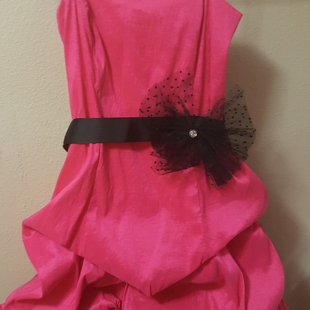 💓 Nwt Bright pink runched cocktail dress