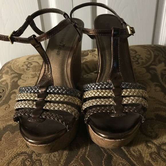 Heels - Picture 4 of 4