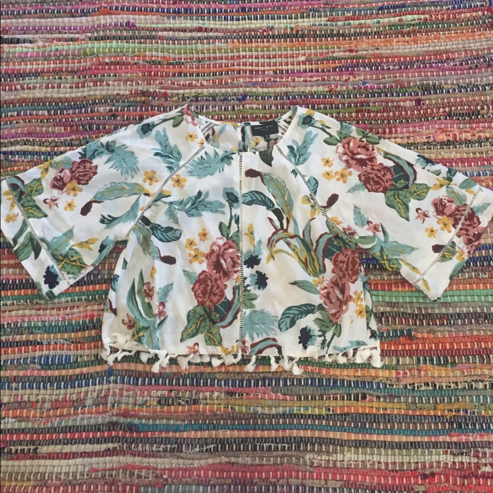 Romeo & Juliet box floral top with tassel trim