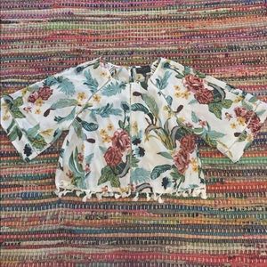 Romeo & Juliet box floral top with tassel trim