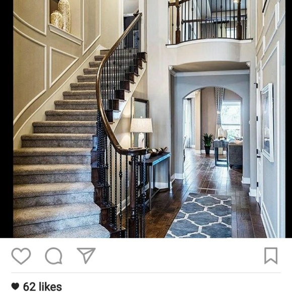 Meet your Posher, Raluca - Picture 1 of 1