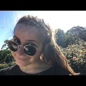 Meet your Posher, Joelle