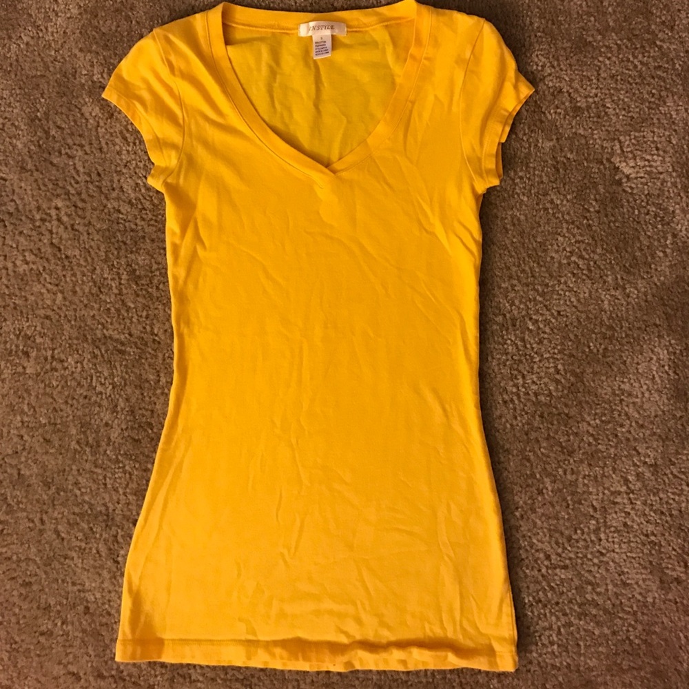 In-Style v-neck tee, yellow.