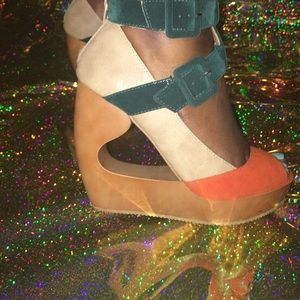 Wooden wedge sandal !!Make Your Offer Today!!