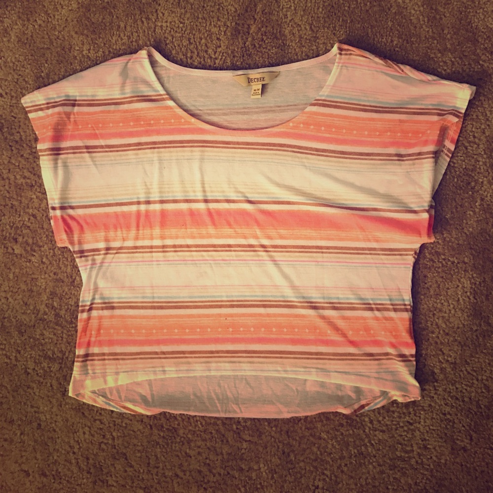Striped cropped tee.