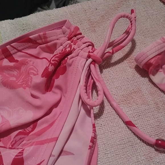 Swimsuit - Picture 4 of 6