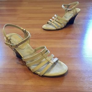 🔻REDUCED🔻 Aerosoles Beige Strappy Wedges