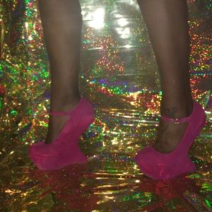 Fuchsia infinity heel !!Make Your Offer Today!!