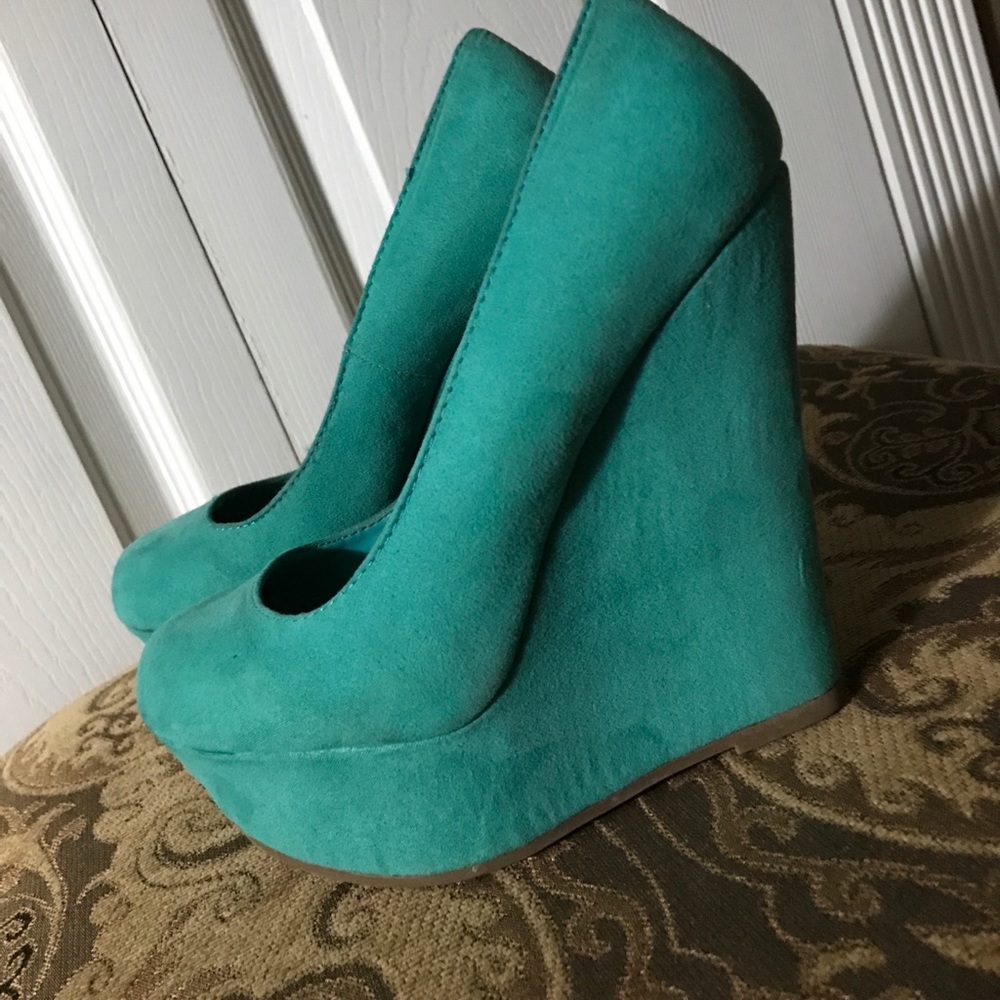Heels - Picture 2 of 4