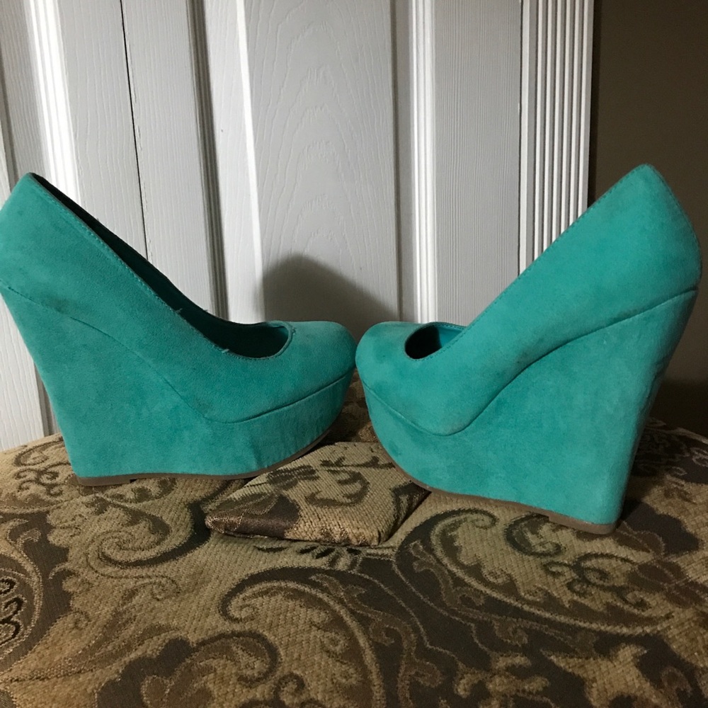 Heels - Picture 3 of 4