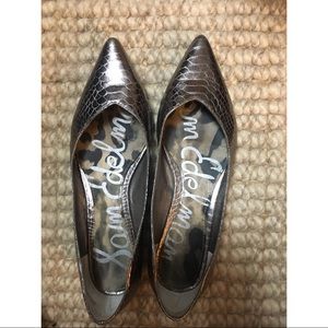 Sam Edelman silver pointed toe flats size 6.5