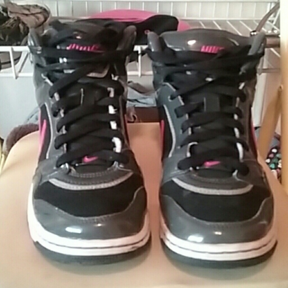 Nikes - Picture 2 of 3