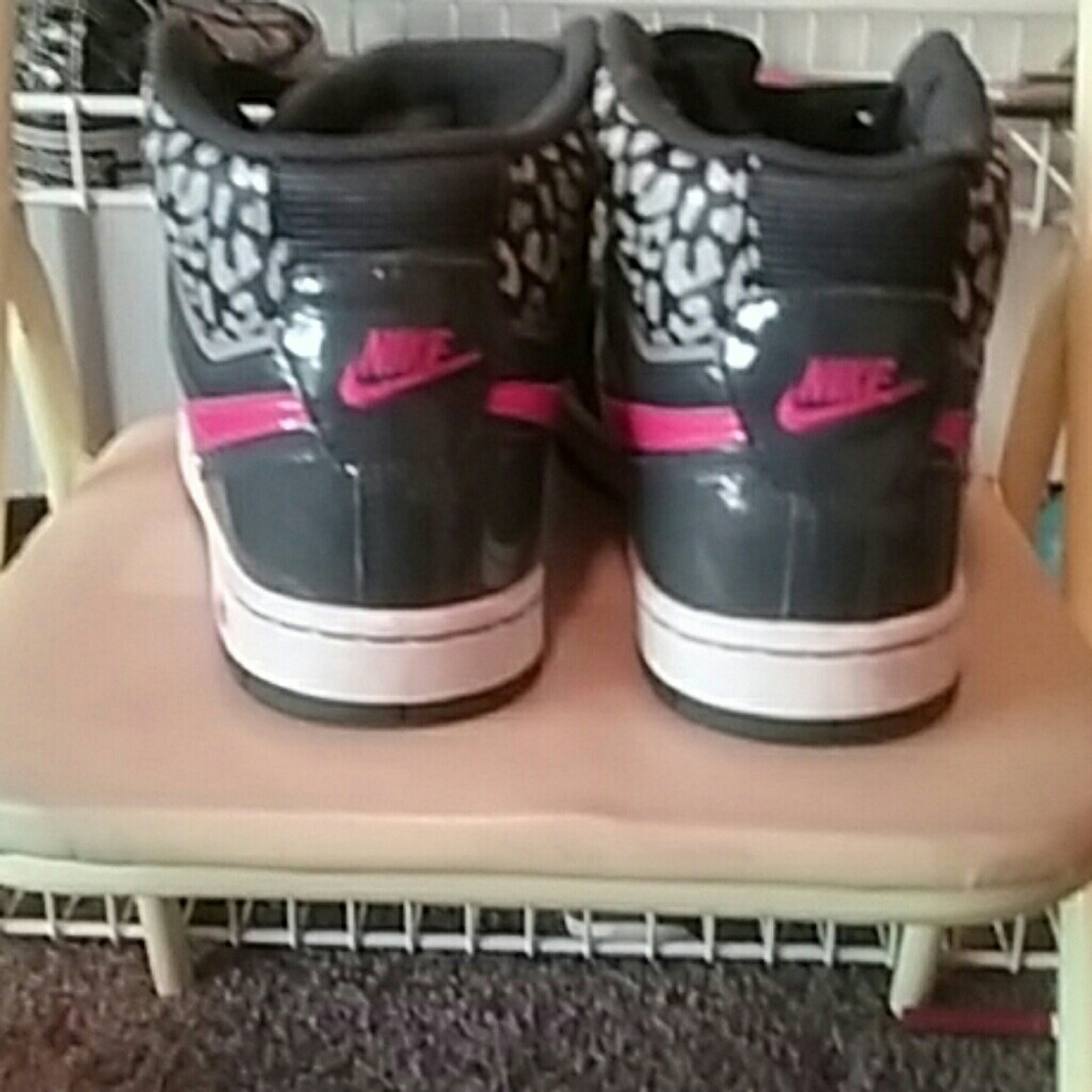 Nikes - Picture 3 of 3