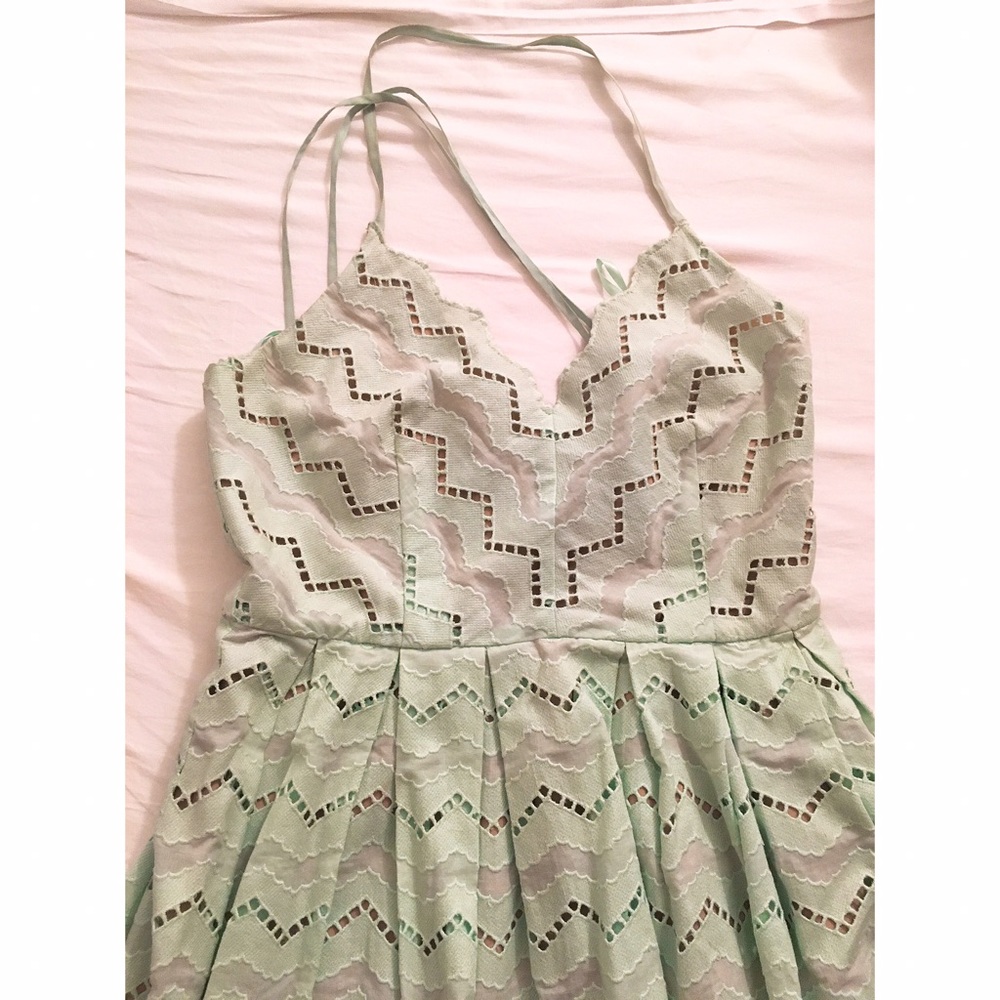 🌟SALE🌟Aijek light green embroidery dress size L - Picture 6 of 7