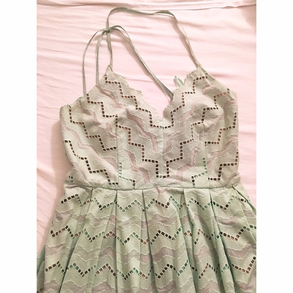 🌟SALE🌟Aijek light green embroidery dress size L - Picture 6 of 7