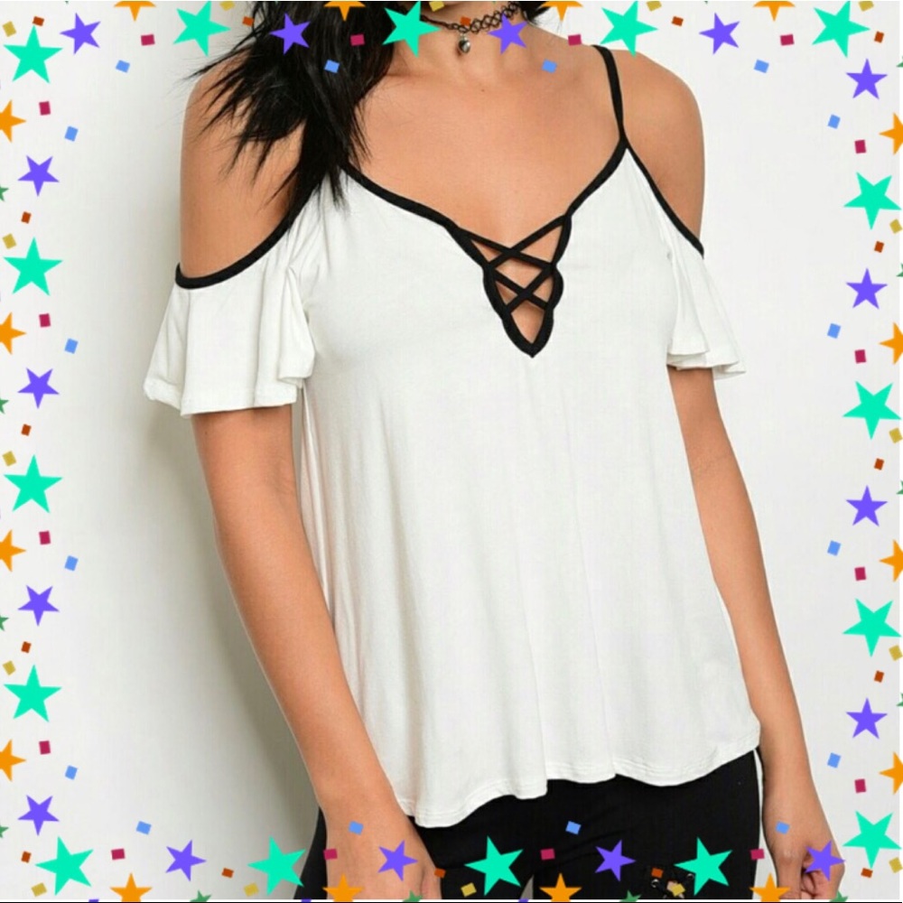 🎉BNWT Sexy Criss-Cross Cold Shoulder Top