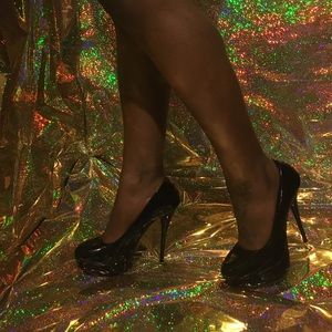 Black patent leather pump!!Make Your Offer Today!!