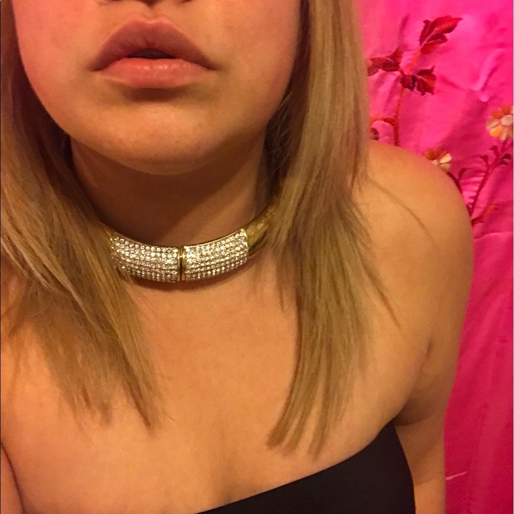 Beautiful, gold statement choker!