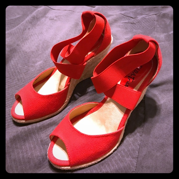 ‼️SOLD‼️Diba Red Wedges. - Picture 2 of 4
