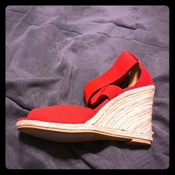 ‼️SOLD‼️Diba Red Wedges. - Picture 4 of 4