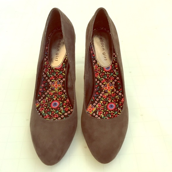 Gray Heels - Picture 2 of 4