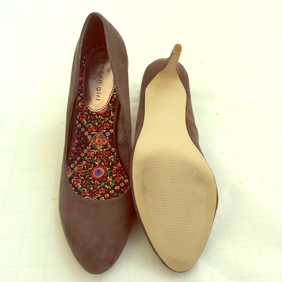 Gray Heels - Picture 3 of 4