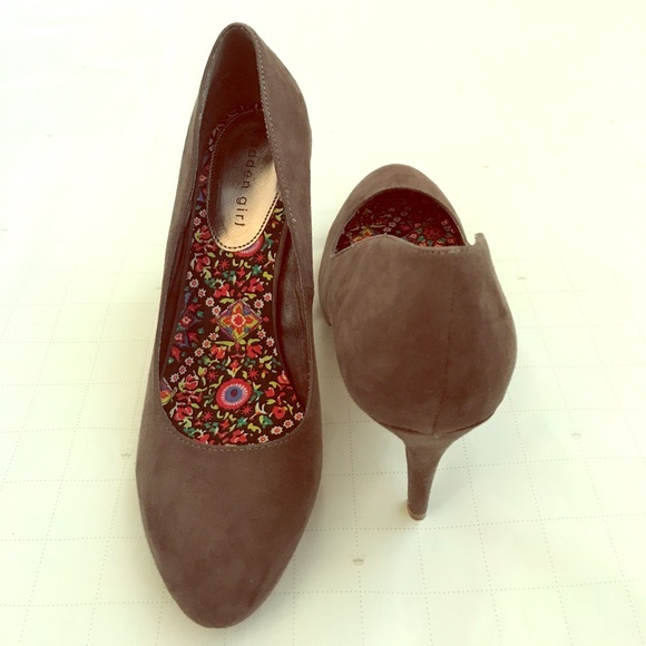 Gray Heels - Picture 4 of 4