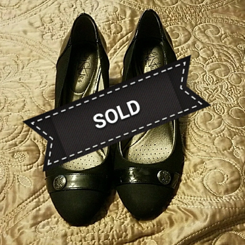 Life Stride black heels