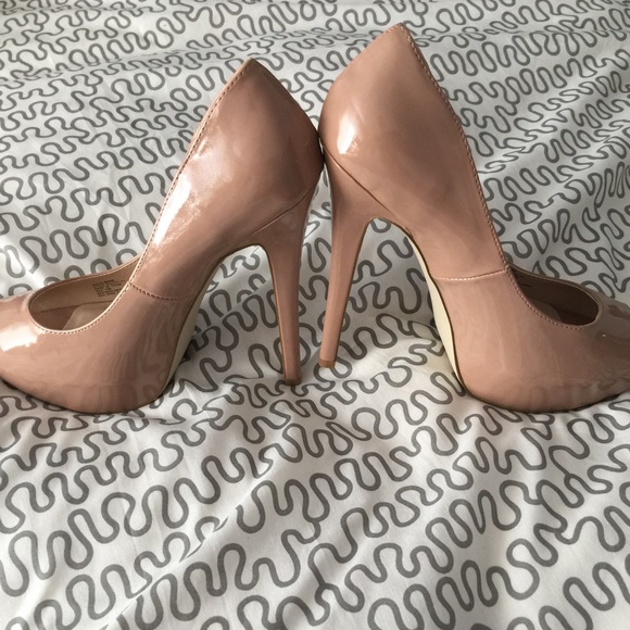 Brand New nude Peep Toe Heels - Picture 2 of 3