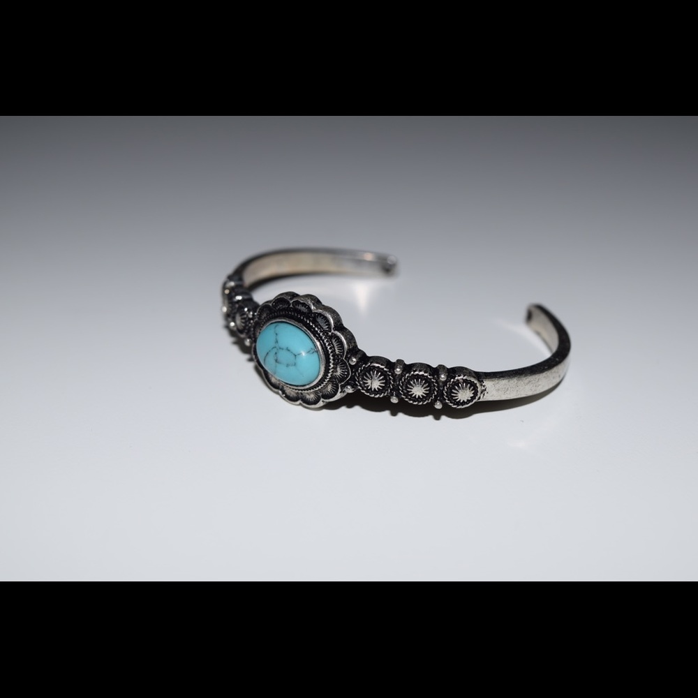Sterling silver bracket with turquoise stone!