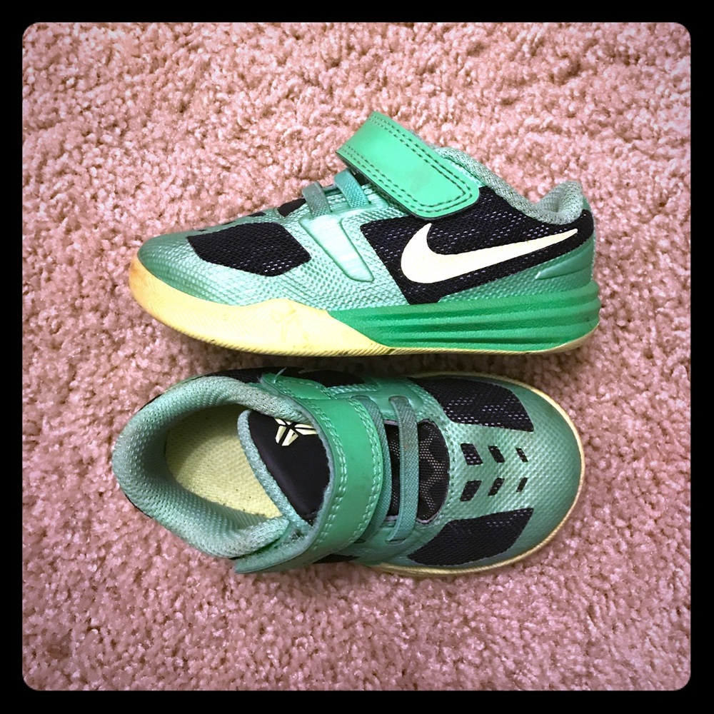 Nike Kobe Bryant sz 6