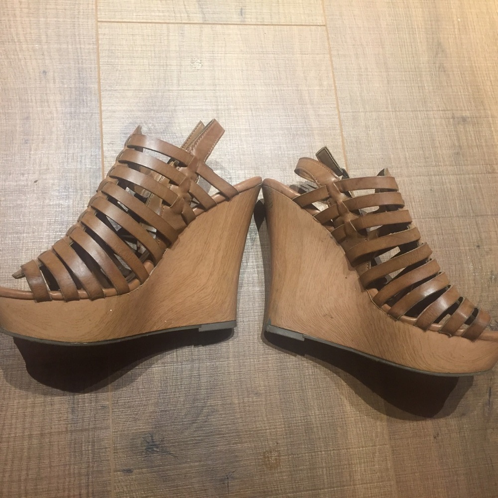 Mossimo Supply Co. Strappy Tan Wedges ✨