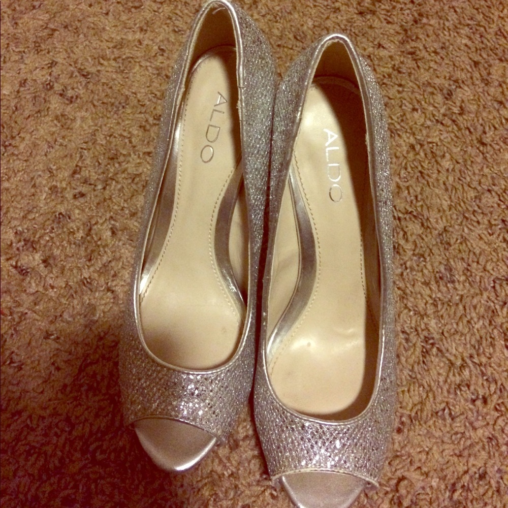 Aldo's silver open toe pumps