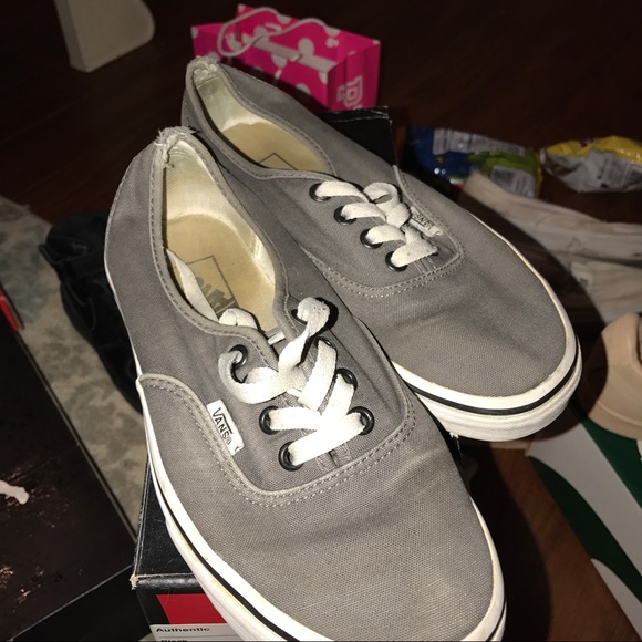 3 Basic Authentic Vans - Picture 5 of 5