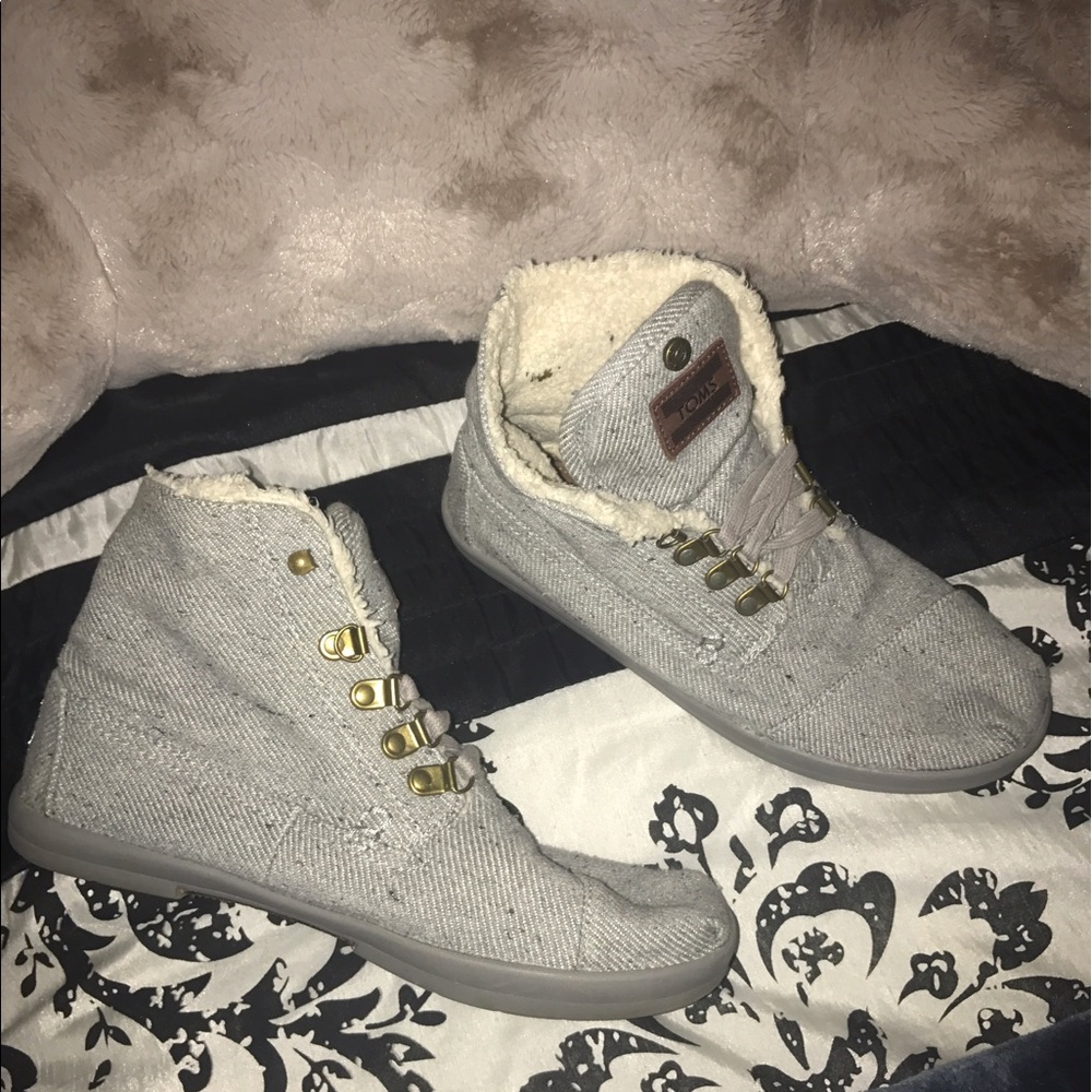 TOMS size 9 herringbone boots