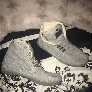 TOMS size 9 herringbone boots