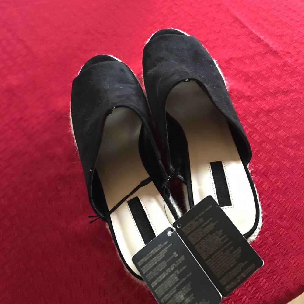Casual comfy clogs
