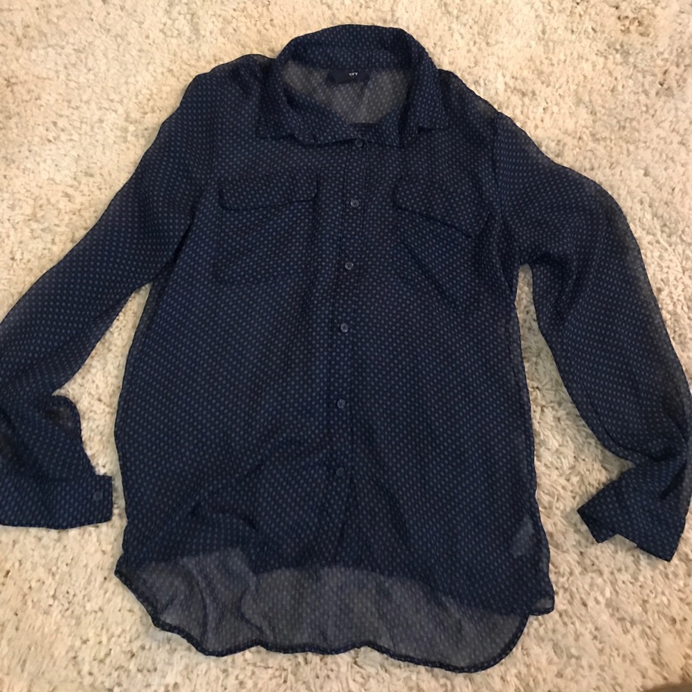 Button down blouse! - Picture 4 of 5