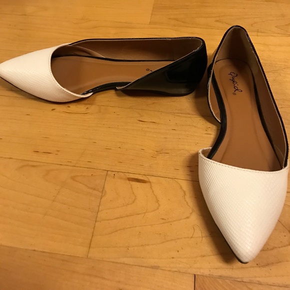 Flats - Picture 2 of 4