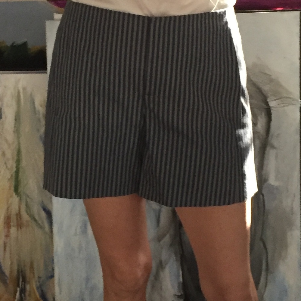 Theory classic flat front blue grey pinstriped tailored shorts 4 - Picture 7 of 7