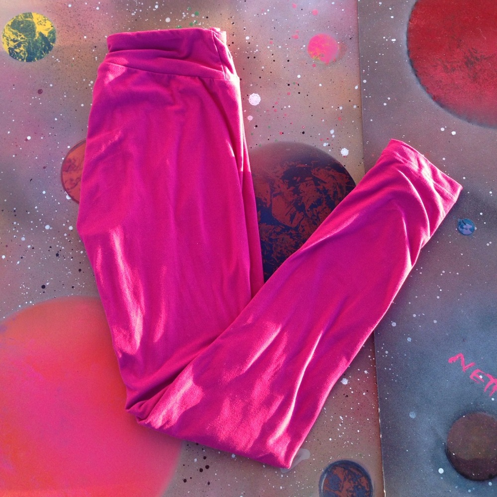 Darker pink Lularoe leggings one size