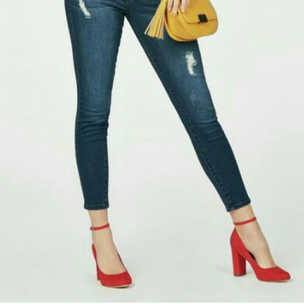 Red pumps