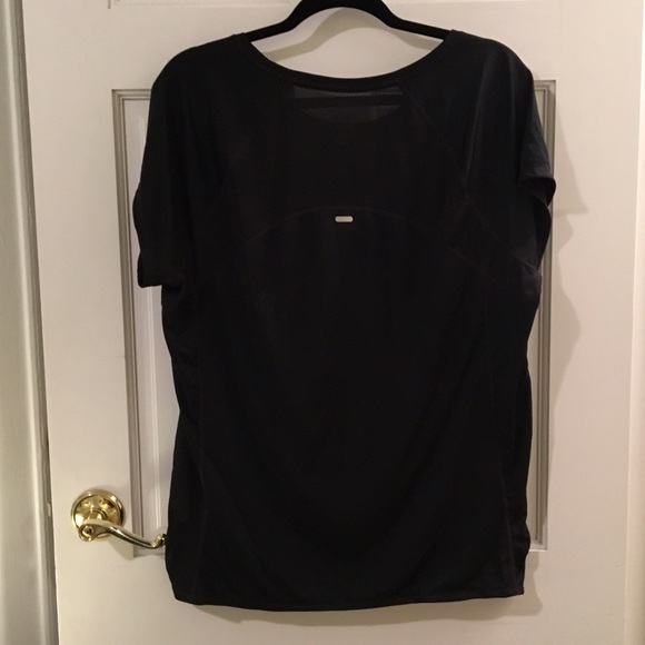 old navy active - vented wicking top size 2X - Picture 2 of 5