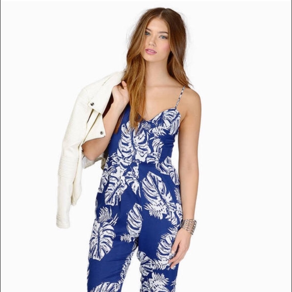 ✨Navy + White Romper👆🏽